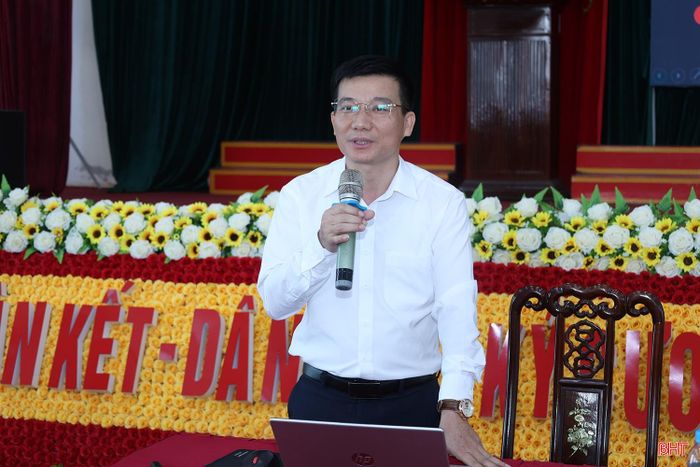 Ông Nguyễn Tiến Dũng - Trưởng phòng Quản lý báo chí và xuất bản, Sở Văn hóa, Thể thao và Du lịch truyền đạt chuyên đề: Kỹ năng tuyên truyền trên nền tảng mạng xã hội, phòng chống lừa đảo, xử lý hiệu quả tin giả, thông tin xấu độc.