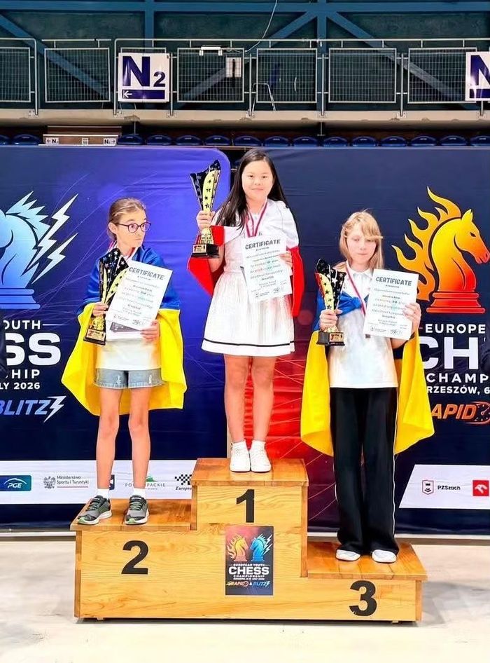 Kỳ thủ trẻ Nguyễn Đoàn Bảo Anh Angelina giành huy chương Vàng và danh hiệu Vô địch châu Âu môn cờ chớp.