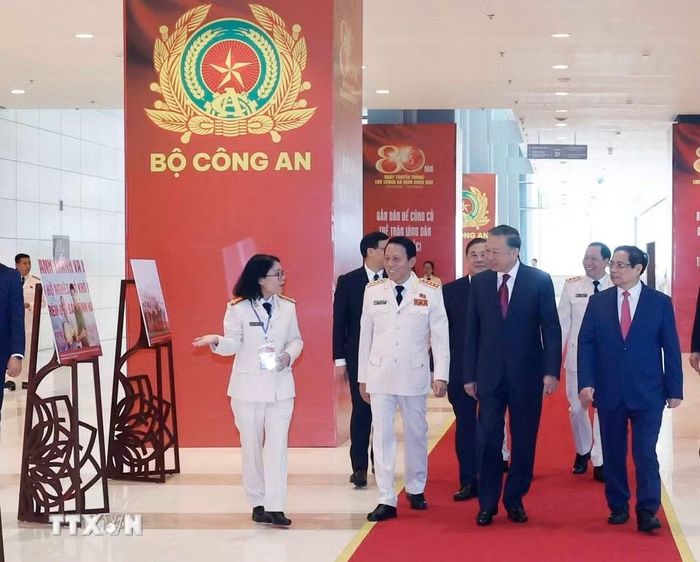 Tổng Bí thư, Chủ tịch nước Tô Lâm cùng các đồng chí lãnh đạo, nguyên lãnh đạo Đảng, Nhà nước đến dự Lễ kỷ niệm 80 năm Ngày truyền thống lực lượng An ninh nhân dân (12/7/1946 - 12/7/2026). (Ảnh: Thống Nhất/TTXVN)