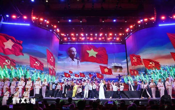 Chương trình nghệ thuật chào mừng buổi lễ. (Ảnh: Phạm Kiên/TTXVN)