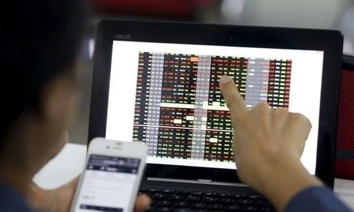 Thanh khoản thị trường có dấu hiệu suy giảm, cho thấy tâm lý thận trọng của nhà đầu tư. (Ảnh: Vietnam+)
