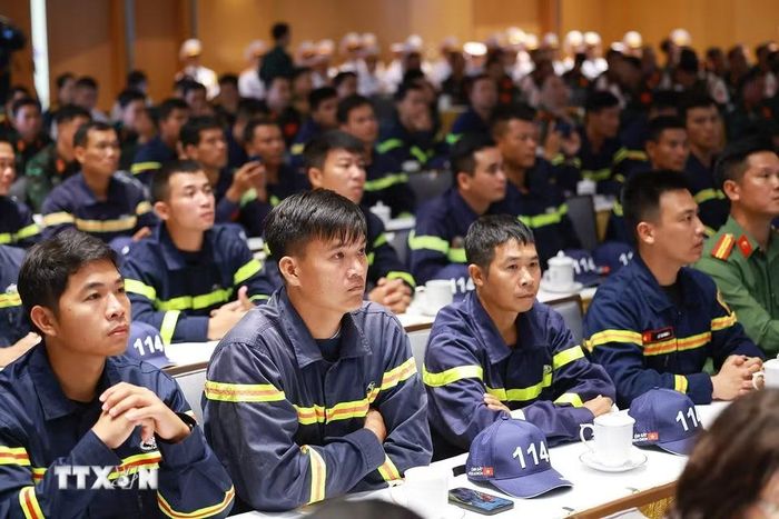 Đoàn công tác Công an Nhân dân Việt Nam hỗ trợ Venezuela khắc phục hậu quả động đất. (Ảnh: Dương Giang/TTXVN)