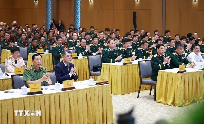 Thủ tướng Lê Minh Hưng dự Lễ tuyên dương Đoàn công tác Quân đội nhân dân Việt Nam và Công an Nhân dân Việt Nam hỗ trợ Venezuela khắc phục hậu quả động đất. (Ảnh: Dương Giang/TTXVN)
