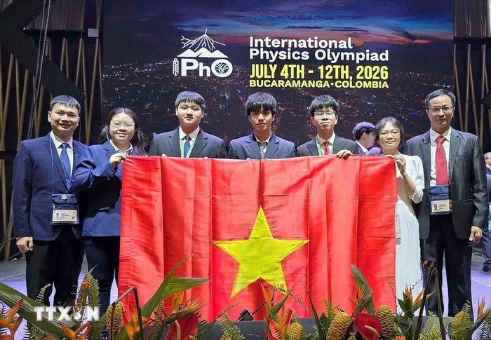 Đội tuyển quốc gia Việt Nam tham dự IPhO 2026 gồm 5 học sinh và đều đạt huy chương, với 4 Huy chương Vàng và 1 Huy chương Bạc. (Ảnh: TTXVN phát)