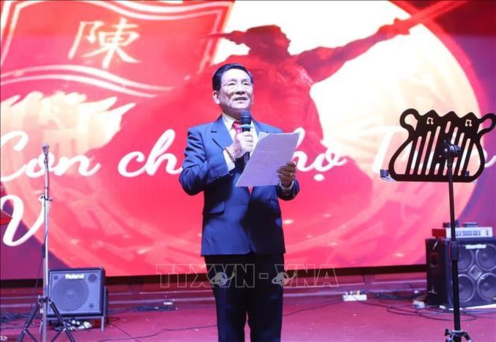 Chủ tịch Câu lạc bộ Họ Trần Việt Nam tại Lào Trần Văn Hanh phát biểu. Ảnh: Xuân Tú/PV TTXVN tại Lào