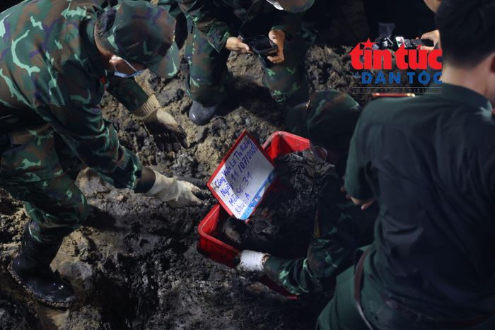 Nhiều hài cốt liệt sĩ được phát hiện sáng ngày 11/7.