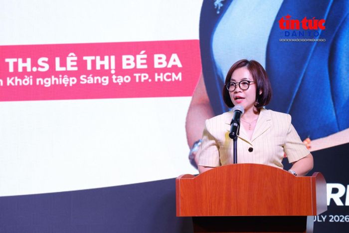Bà Lê Thị Bé Ba, Phó Giám đốc Sihub phát biểu khai mạc chương trình.
