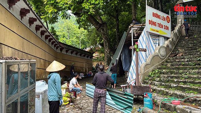 Người dân chủ động bàn giao mặt bằng, góp phần trả lại không gian thông thoáng cho tuyến tham quan.