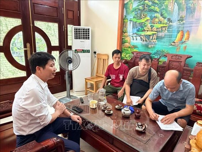 Lấy ý kiến người dân về Đề án thành lập thành phố Bắc Ninh trực thuộc Trung ương tại xã Gia Bình, tỉnh Bắc Ninh. Ảnh: Thái Hùng/TTXVN