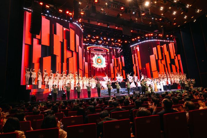 Chương trình nghệ thuật là lời tri ân và niềm tin gửi tới tương lai.