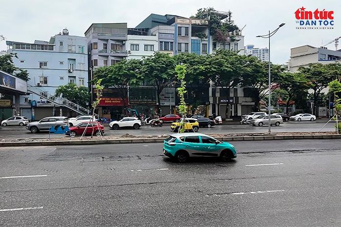 Một đoạn tuyến Võ Chí Công đã được hoàn trả mặt đường, bảo đảm giao thông và mỹ quan đô thị.