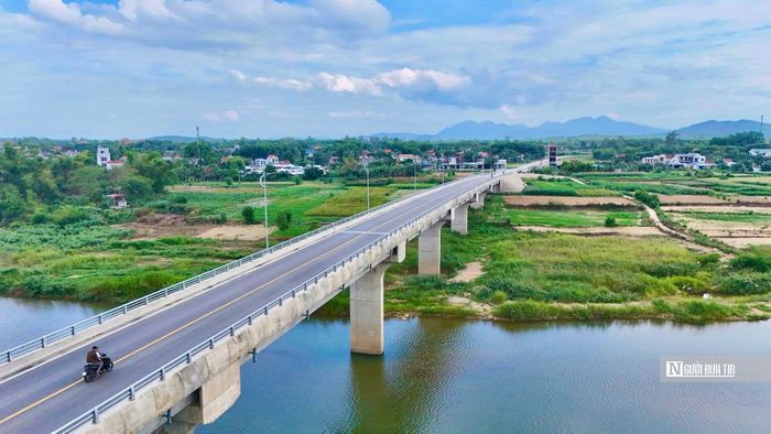 Dự án có tổng vốn đầu tư 150 tỷ đồng, là công trình giao thông cấp III và công trình hạ tầng kỹ thuật cấp IV. Toàn tuyến dài gần 1,8km, gồm cầu chính và đường dẫn hai đầu cầu.
