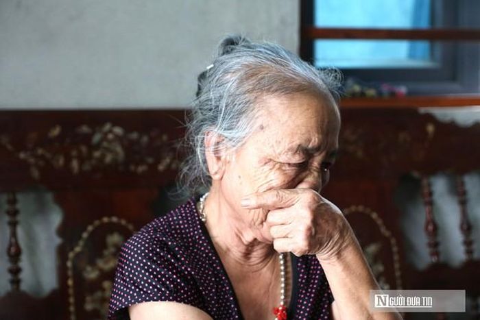 Bà Ngọ khóc nghẹn khi nhắc đến những ngày ngắn ngủi ở bên chồng.