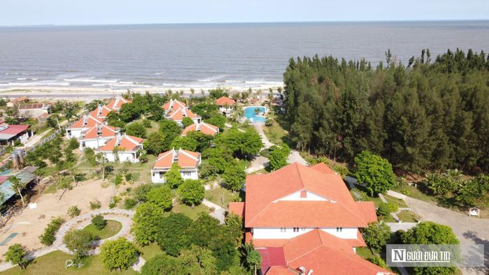 Nhiều công trình như nhà nghỉ dưỡng, nhà hàng dịch vụ biển và các công trình phụ trợ vẫn chưa được triển khai.