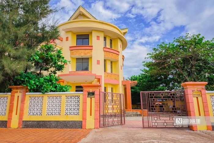 Trước đây, nơi đây từng là nơi tọa lạc của các trụ sở đầu tư với kinh phí lớn, kể đến như trụ sở Sở Văn hóa, Thể thao và Du lịch hơn 20 tỷ đồng; Sở Tài chính khoảng 7,5 tỷ đồng; Sở Giáo dục và Đào tạo gần 7 tỷ đồng...