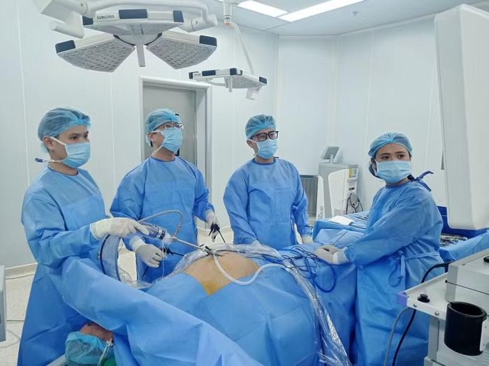 Ca phẫu thuật lấy hạt mít mắc kẹt trong ruột giúp bệnh nhân 83 tuổi vượt qua tình trạng tắc ruột nguy hiểm.