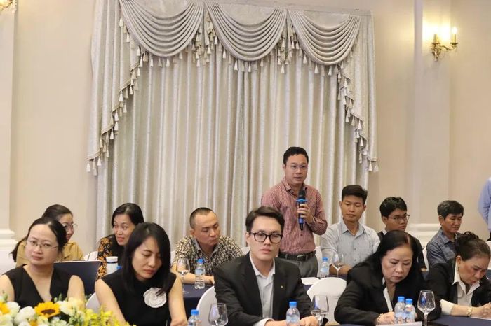 Đại diện doanh nghiệp phản ánh tại hội nghị. Ảnh: HẠNH NHUNG