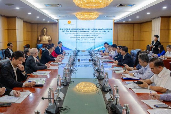 Đoàn công tác của Tập đoàn Charoen Pokphand (Thái Lan) làm việc với lãnh đạo Bộ Nông nghiệp và Môi trường. Ảnh: Tùng Đinh
