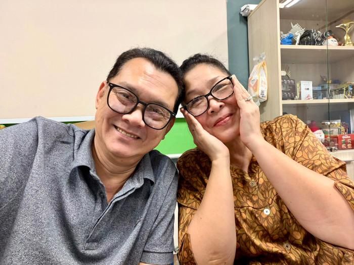 Song song với việc góp mặt trong các dự án điện ảnh, NSƯT Hữu Châu và NSND Hồng Vân vẫn duy trì hoạt động sân khấu. (Ảnh: FBNV)