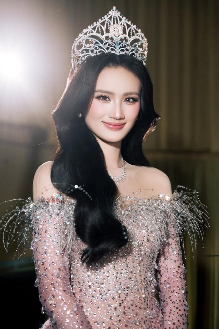 Ý Nhi nhận được nhiều thiện cảm khi vừa đi du học ở nước Úc, vừa về Việt Nam để tham gia lịch trình công việc khi có thời gian rảnh rỗi. Ảnh: IGNV