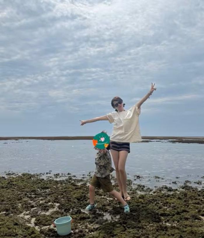 Gần đây, Son Ye Jin chia sẻ khoảnh khắc đi du lịch cùng con trai.