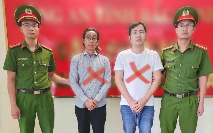 Đối tượng Tạ Đức Minh và Xu Wenhua (đánh dấu X, từ trái qua phải). Ảnh: Công an Bắc Ninh