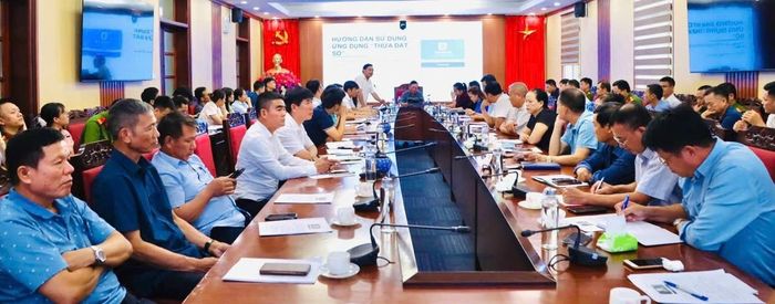 Xã Quang Minh, thành phố Hà Nội triển khai kế hoạch làm sạch dữ liệu đất đai đến các Bí thư, trưởng thôn. Ảnh: ST