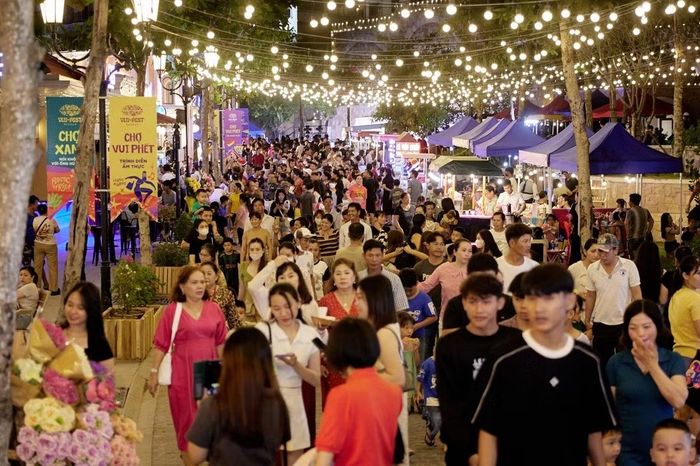 Các mô hình chợ đêm VUI-Fest của Sun Group đã trở thành tâm điểm hút khách tại nhiều vùng đất