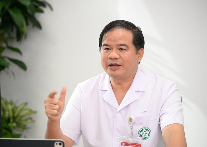 PGS.TS Đào Xuân Cơ trong cuộc trò chuyện với TheLEADER. Ảnh: Hoàng Anh.