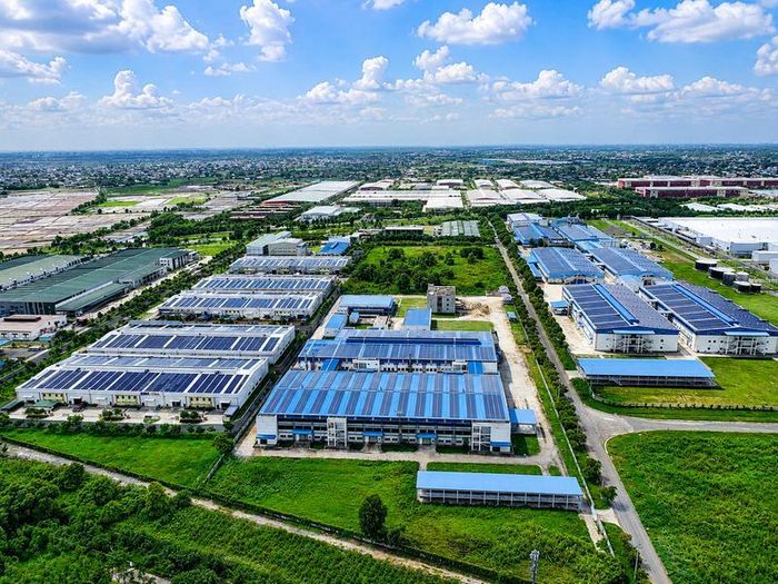 Hạ tầng năng lượng tái tạo tại khu công nghiệp hướng tới tiêu chuẩn xanh và thông minh. Ảnh: Hoàng Lân