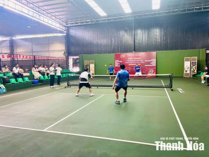 Các đội thi tranh tài môn pickleball.