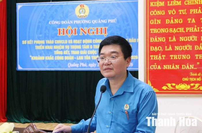 Chủ tịch Công đoàn phường Quảng Phú Hoàng Lê Thái phát biểu khai mạc hội nghị.