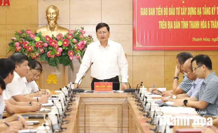 Phó Chủ tịch Thường trực UBND tỉnh Mai Xuân Liêm phát biểu khai mạc hội nghị.
