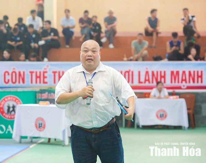 Võ sư cấp quốc gia Vũ Hồng Sơn, Trưởng Ban Tổ chức giải phát biểu khai mạc.