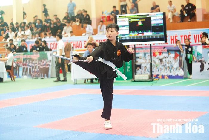 Nội dung biểu diễn đơn nam Nhị khúc côn.