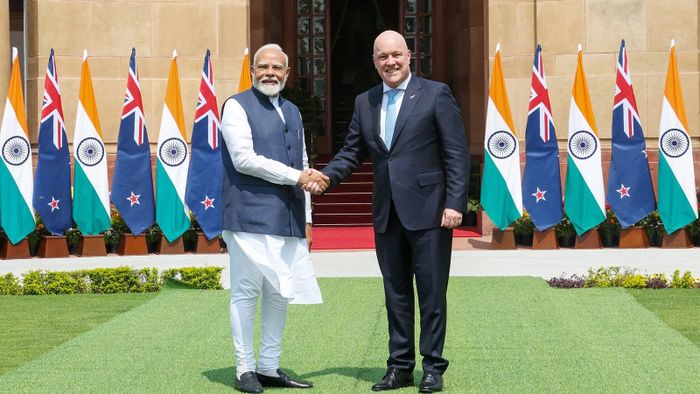 Thủ tướng New Zealand Christopher Luxon bắt tay với người đồng cấp Ấn Độ Narendra Modi. Ảnh: Reuters.