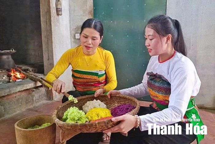 Chiếc chõ đồ xôi của người Mường làm bằng nan tre hoặc bằng gỗ. Ảnh tư liệu