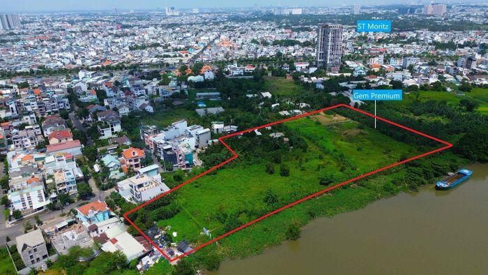 Ông Lương Trí Thìn - nhà sáng lập, Chủ tịch Hội đồng Chiến lược của Bluemarq cho biết, trong năm 2026, công ty dự kiến sẽ tiếp tục được phê duyệt thêm 6 dự án, tất cả đều nằm tại khu vực trung tâm TP HCM. Năm nay, doanh nghiệp cũng đặt mục tiêu cơ bản hoàn tất pháp lý cho các dự án trọng điểm. Trong vòng 5 năm tới, với danh mục khoảng hơn 10 đến gần 20 dự án, Bluemarq sẽ hoàn thiện pháp lý và đưa toàn bộ vào kinh doanh.