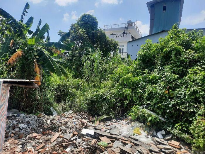 Trong năm 2020, Saigonres đã đồng ý chuyển nhượng toàn bộ 25% phần vốn góp đang nắm giữ tại Công ty TNHH Đầu tư Sài Gòn Riverside cho Công ty TNHH Đầu tư và Tư vấn Biển Đông. Tổng giá trị hợp đồng khi đó là gần 335 tỷ đồng. Trong hình là một phần hàng rào của dự án hiện nay.