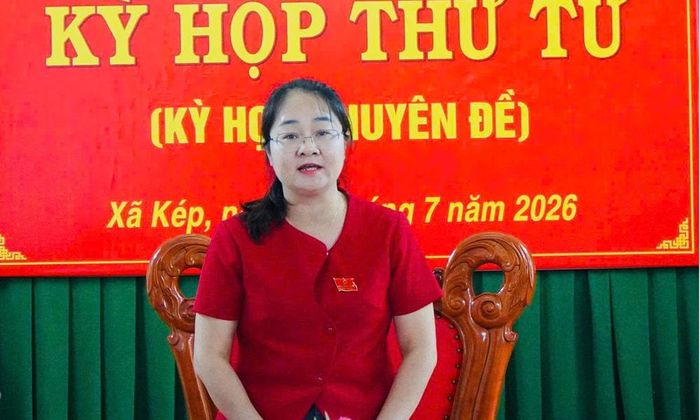 Đồng chí Nguyễn Thị Phương Thu, Phó Chủ tịch HĐND xã điều hành kỳ họp.