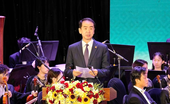 Đại sứ Đặc mệnh toàn quyền nước Cộng hòa Nhân dân Trung Hoa tại Việt Nam Hà Vĩ phát biểu tại chương trình. Ảnh: NGỌC HÀ