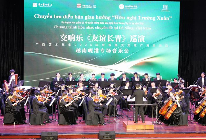 Nghệ sĩ hai nước lần đầu tiên cùng hợp tác biểu diễn các tác phẩm được sáng tác chung. Ảnh: NGỌC HÀ