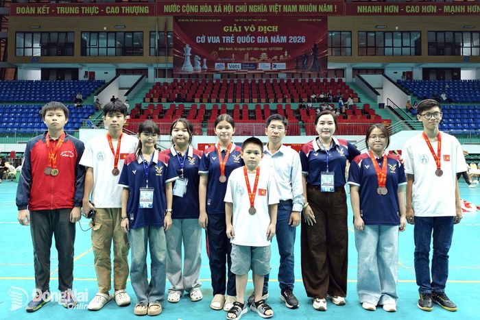 Ban huấn luyện và các kỳ thủ đội tuyển cờ vua thành phố Đồng Nai tham dự giải. Ảnh: ĐVCC