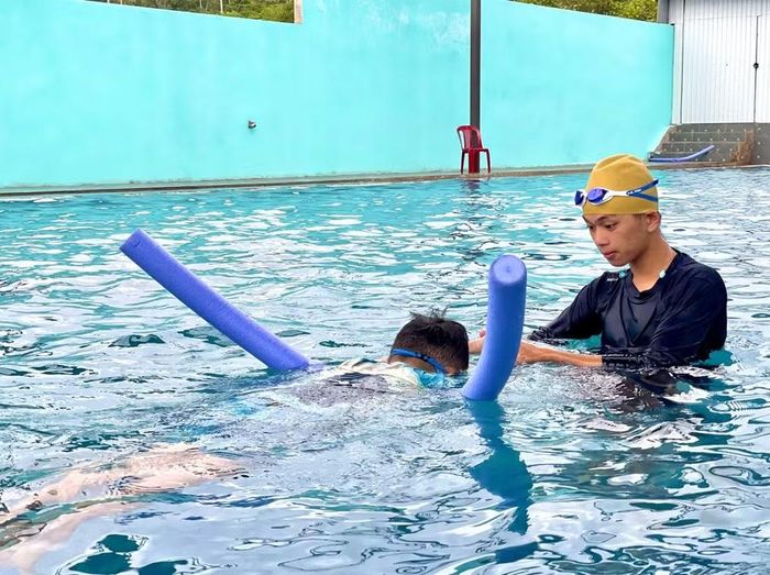 Công việc làm thêm dịp hè đã giúp em Nguyễn Công Thành có thêm định hướng về nghề nghiệp tương lai. Ảnh: Lam Nguyên