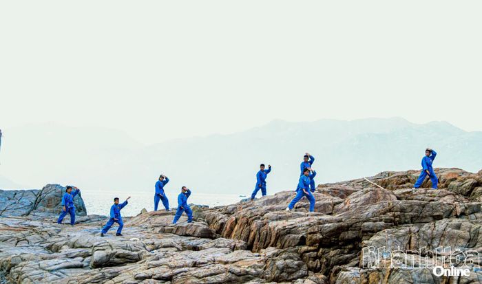 Những khối đá lớn là điểm dừng chân lý tưởng để ngắm biển và lưu lại những bức ảnh đẹp.