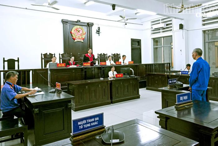 Tòa tuyên án.