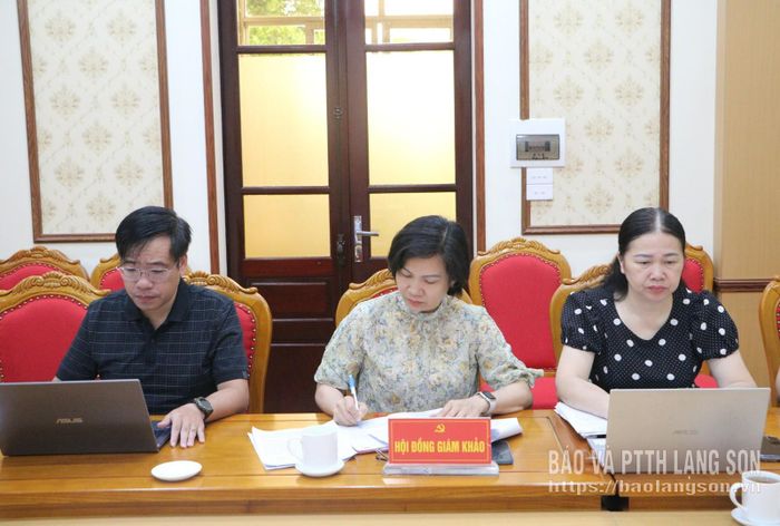 Các đại biểu dự cuộc họp