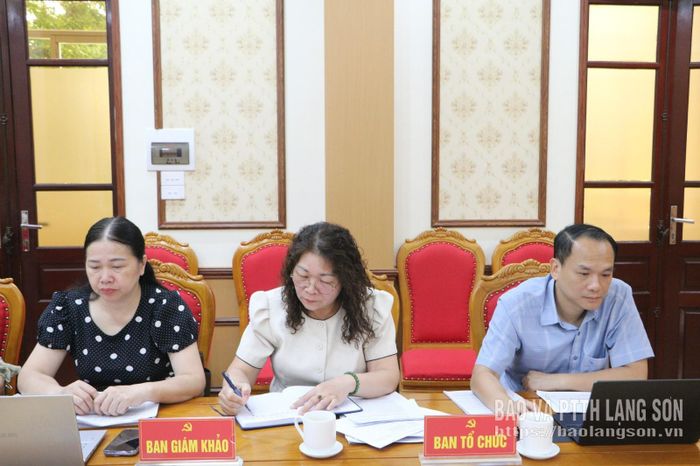 Các đại biểu dự cuộc họp