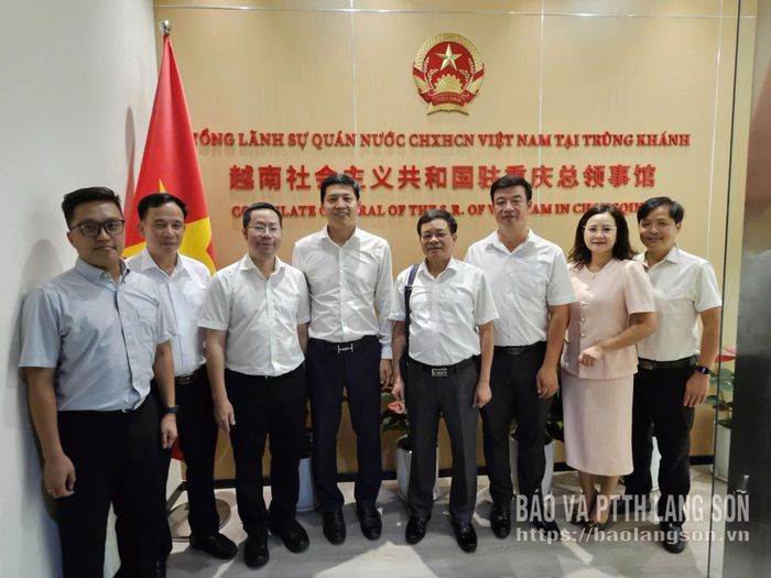 Đoàn đại biểu tỉnh Lạng Sơn thăm và làm việc với Tổng Lãnh sự quán Việt Nam tại Trùng Khánh