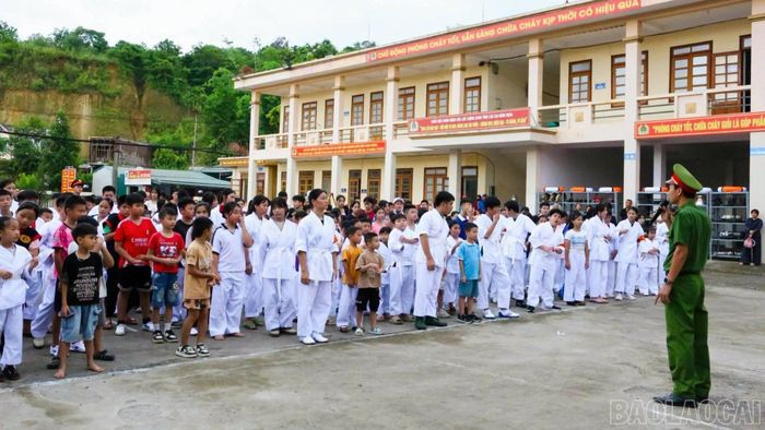 Các chiến sĩ công an quán triệt những nội dung lớp học.